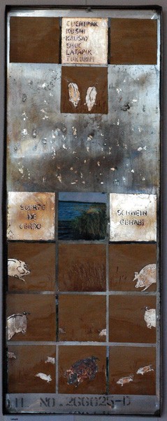 "Latapik"
Blech,das zum Braten vom Schwein benutzt wurde,Blattsilber,Karte und Text in Quichua,Spanisch und deutsch.
31 x 78,5cm